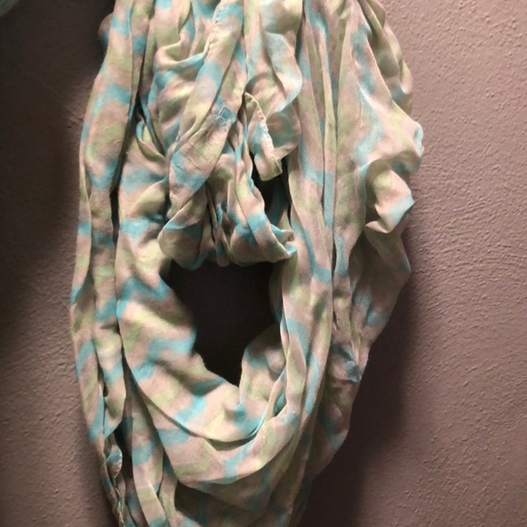 Cute colored scarves - Picture 1 of 4